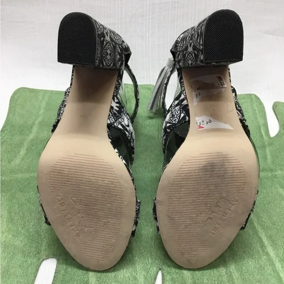 Nicole Miller Beautiful Black & White Heels - Picture 9 of 9